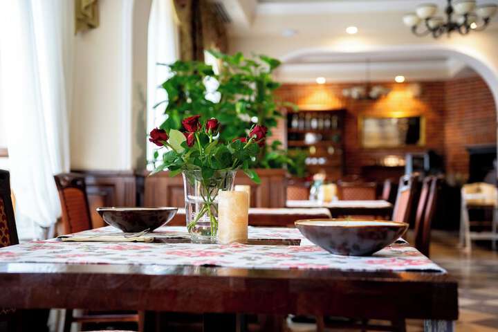 Dining 35 of 50