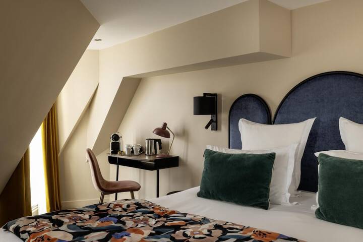 Room 33 of 85