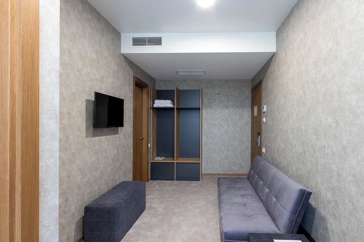 Room 33 of 70