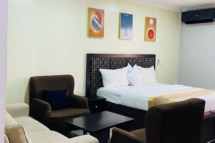 Room 7 of 19