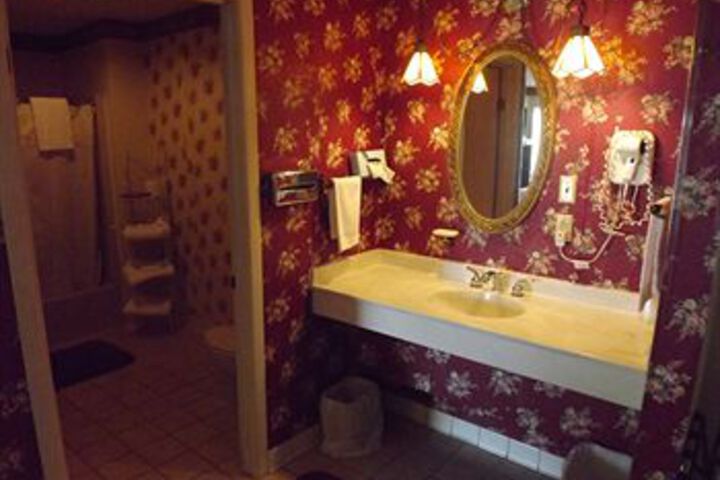 Room 4 of 23