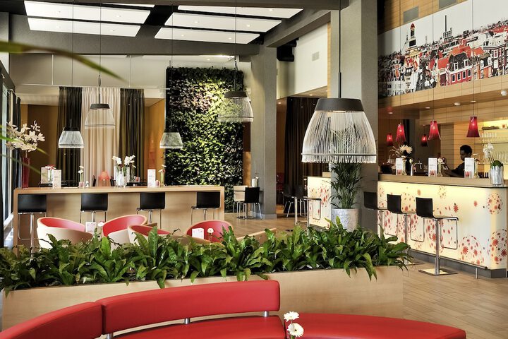 Entrance & Lobby