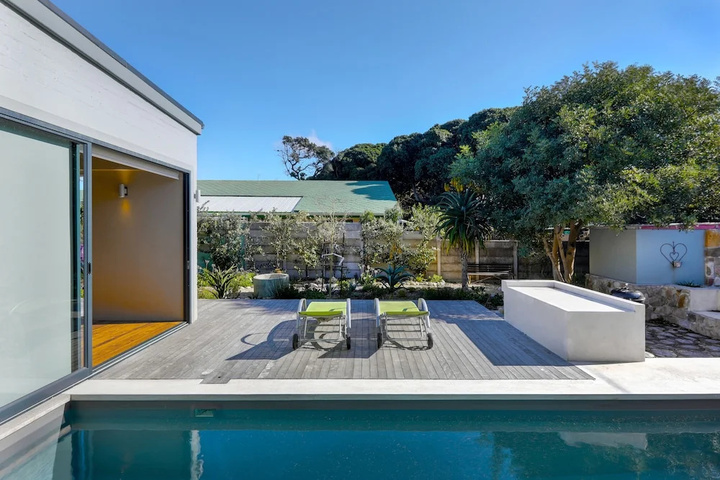 Pool 10 of 15