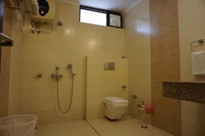 Room 6 of 11