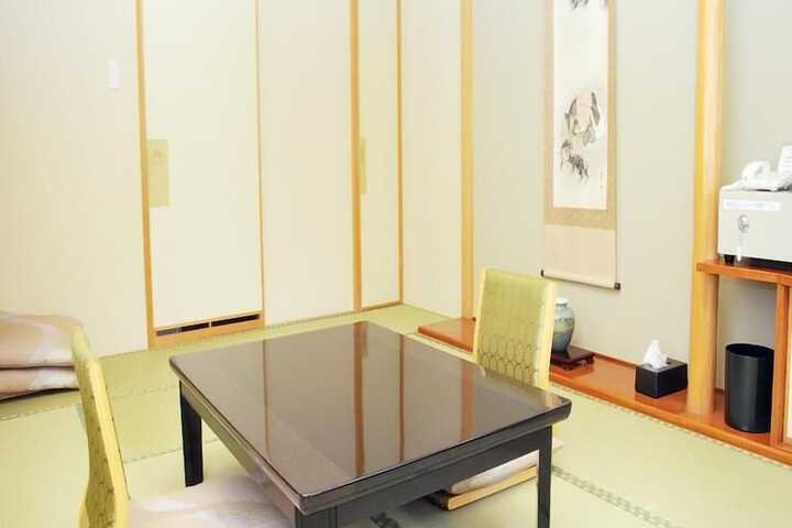 Room 6 of 44