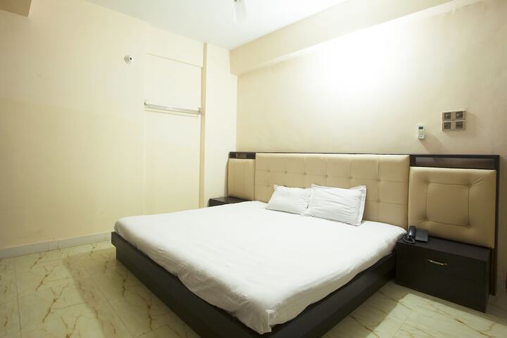 Room 10 of 27