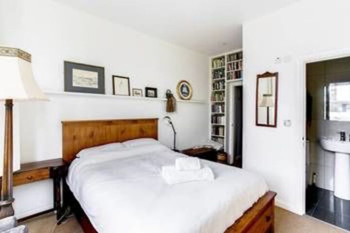 Bright 3 Bedroom Trendy Home by Hampstead