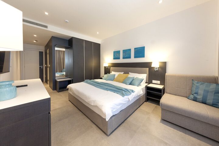 Room 5 of 62