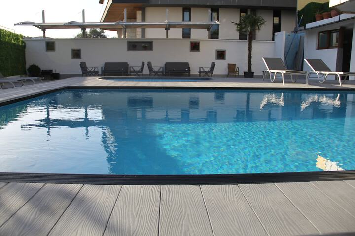Pool 18 of 24