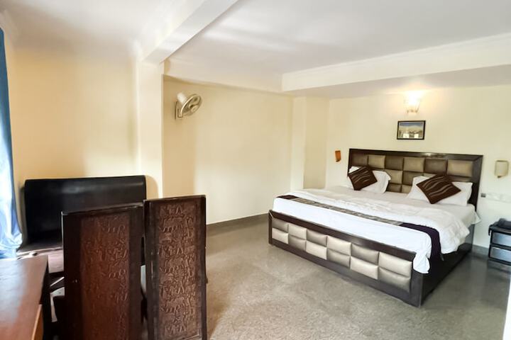 Room 1 of 7