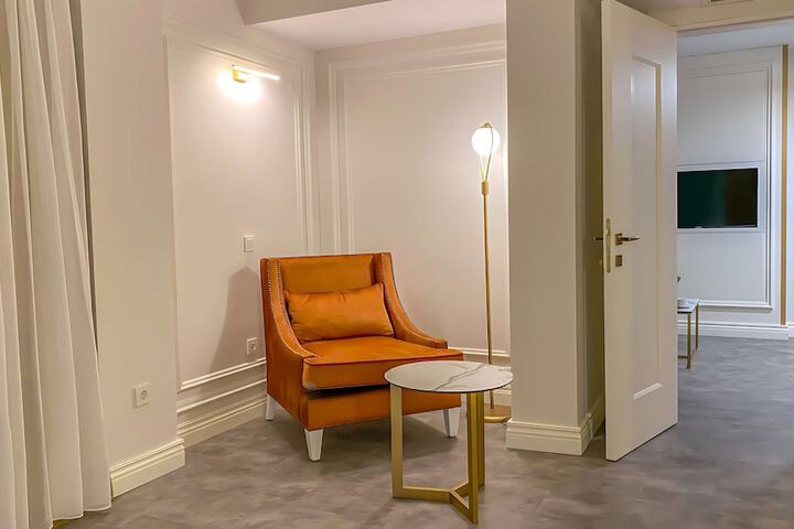 Room 42 of 73