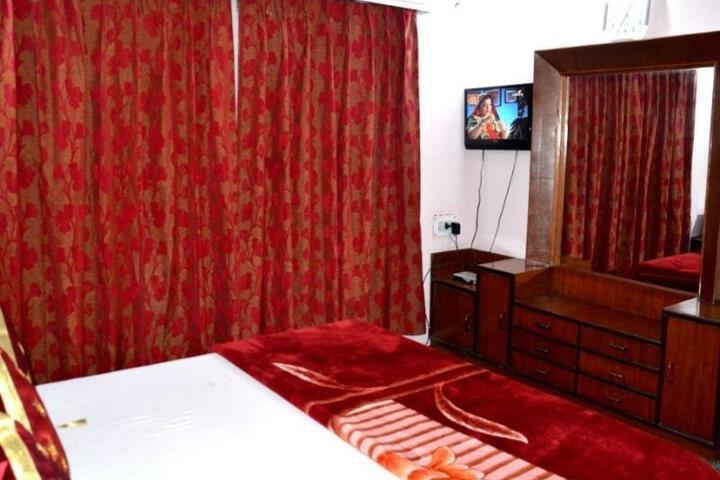 Room 3 of 6