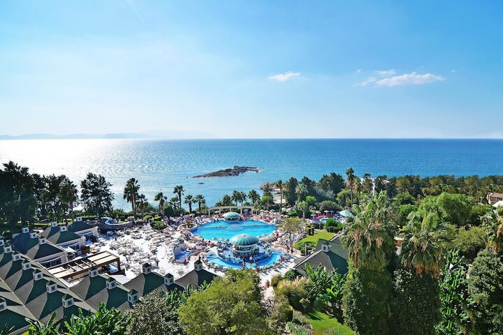 Hotel Pool