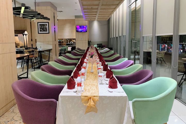 Dining 52 of 65