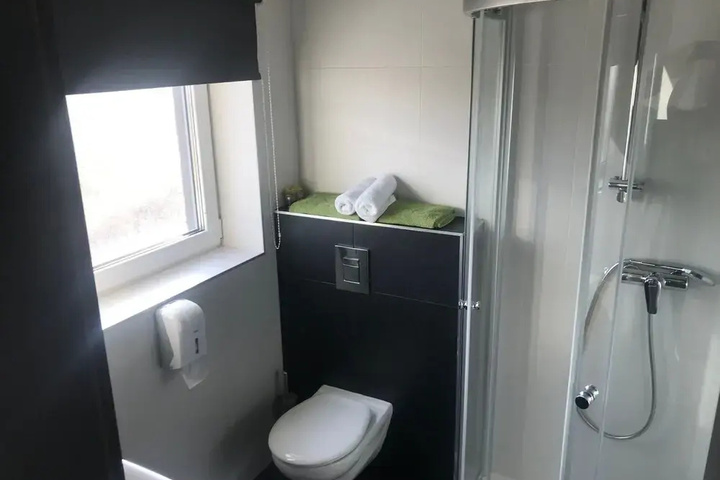 Room 6 of 11