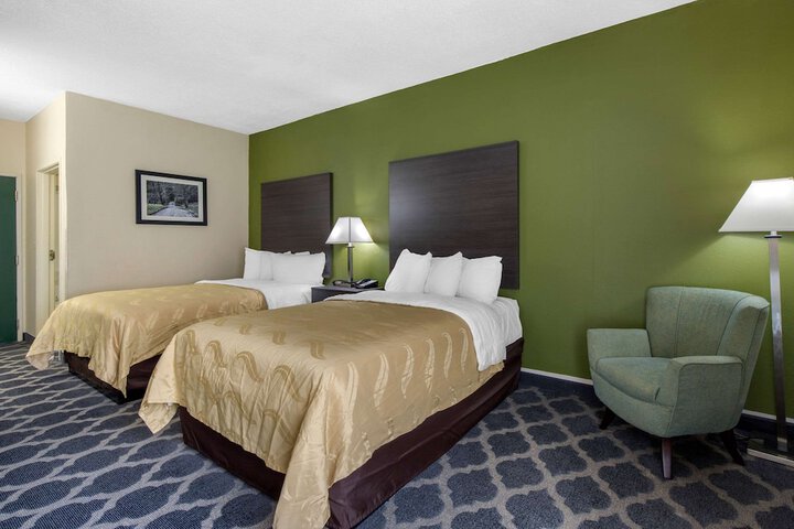 2 Double Beds (1 of 7)