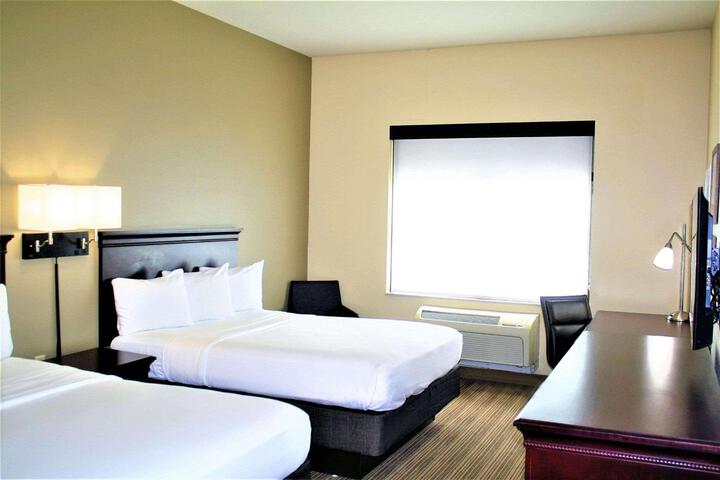 2 Queen Beds (3 of 18)
