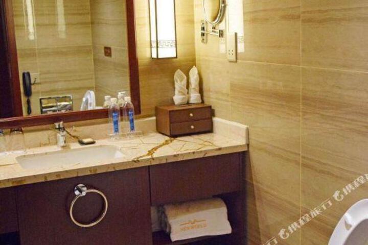 New World Lichuan Hotel