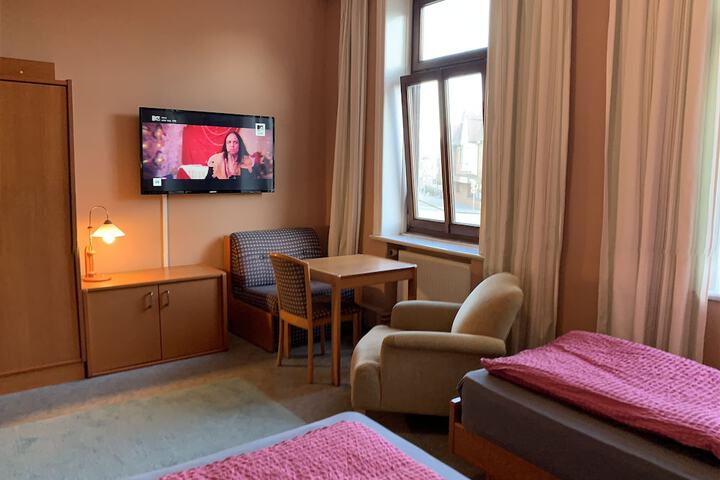 Room 11 of 28
