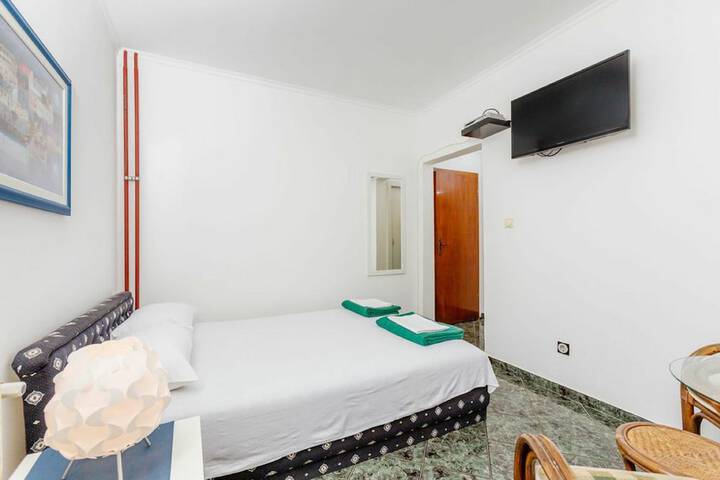 Room 6 of 43