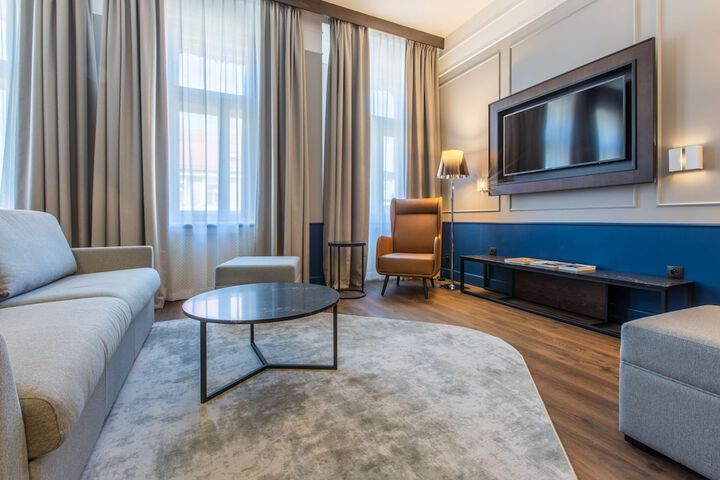 Room 25 of 106