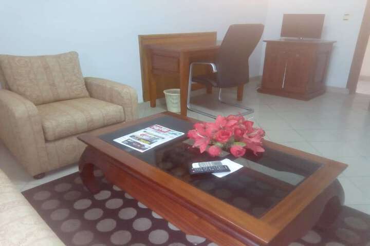 Room 5 of 12