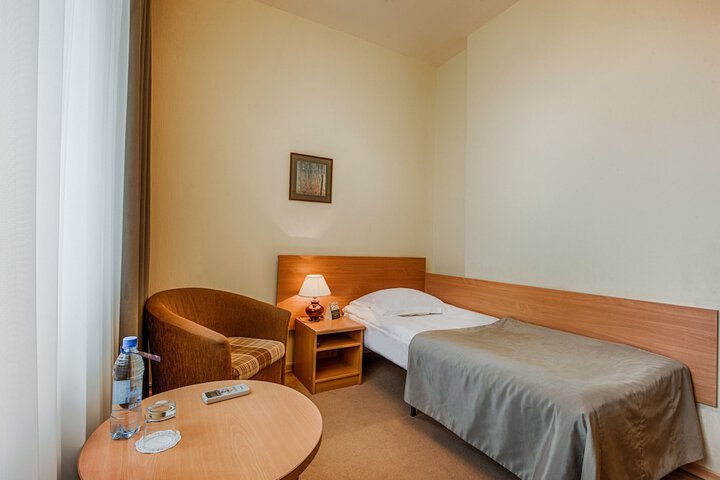 Room 4 of 64
