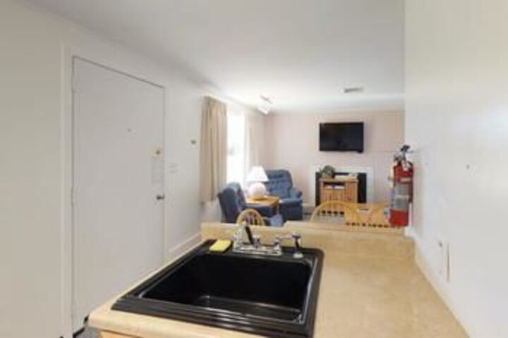 Room 34 of 171
