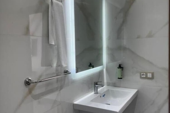 Room 18 of 25