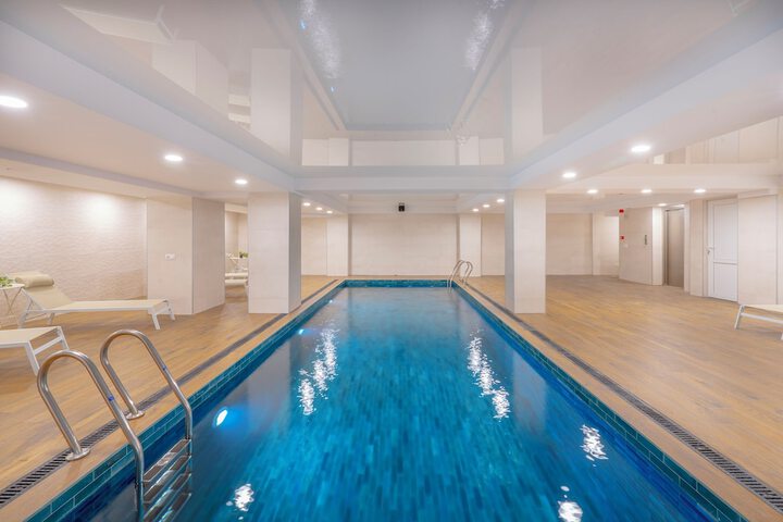 Pool 44 of 60