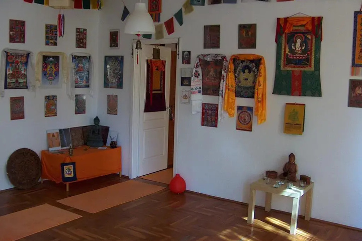 Room 4 of 12