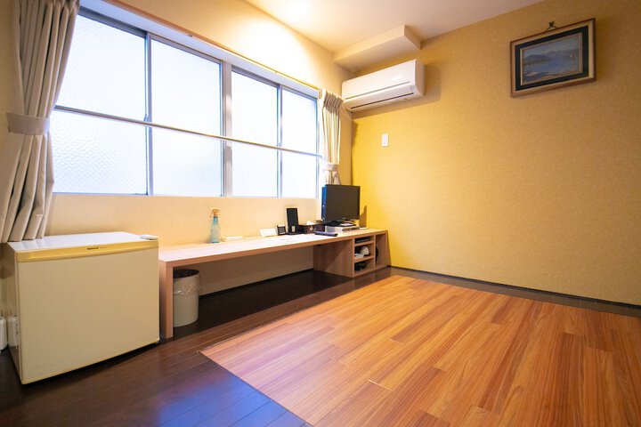 Room 10 of 39