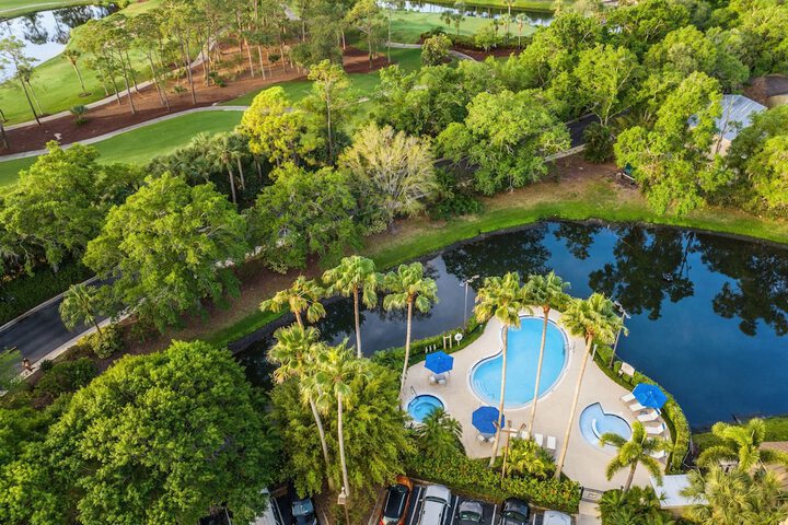 Hotel with Pool