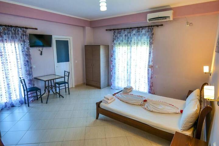Room 17 of 103