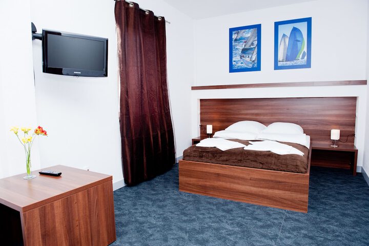 Room 7 of 38