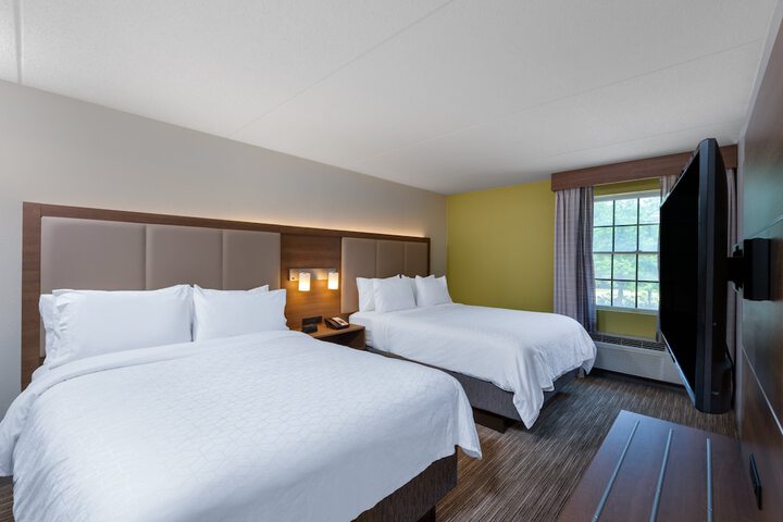 Standard 2 Queen Beds Accessible (2 of 17)