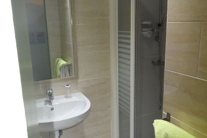 Room 16 of 18