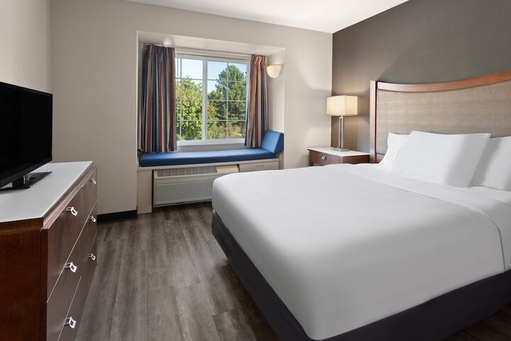 1 Queen Bed (13 of 21)