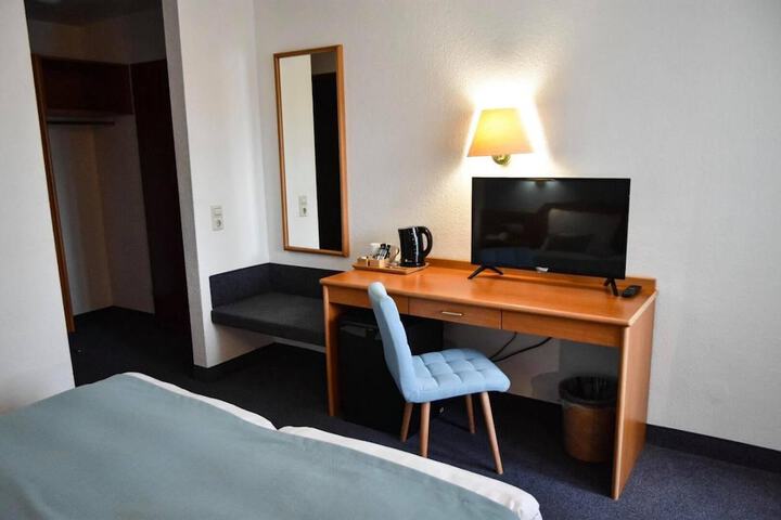 Room 11 of 40