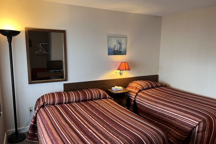 Room 11 of 28