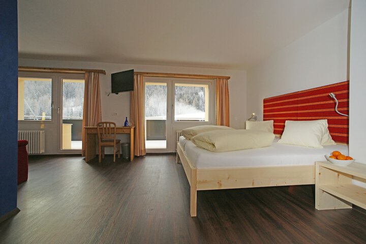 Room 11 of 73