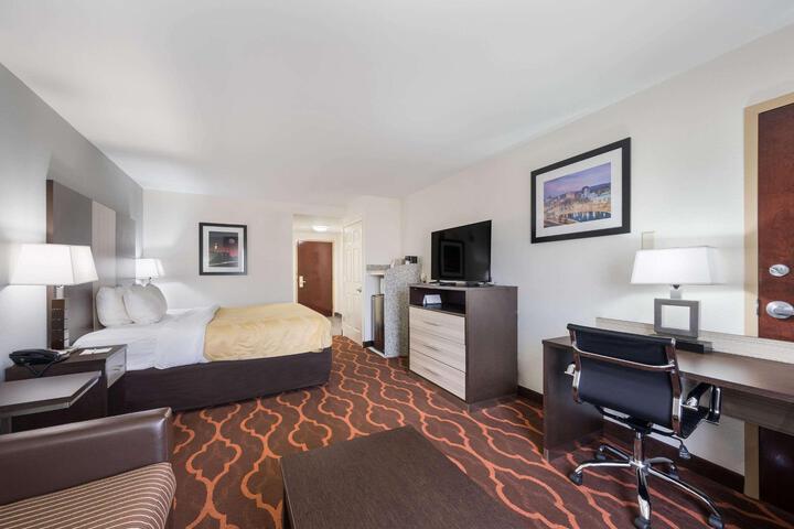 1 King Bed (1 of 12)