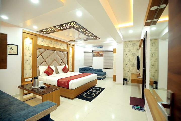 Room 9 of 17