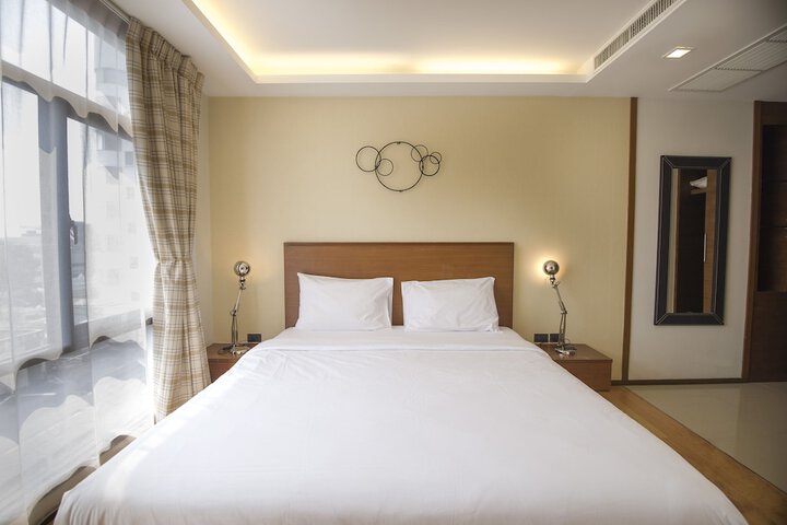 Room 8 of 37