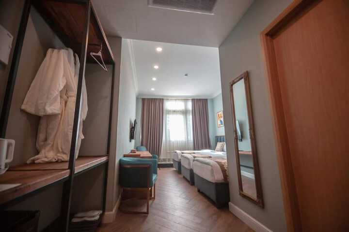Room 9 of 40