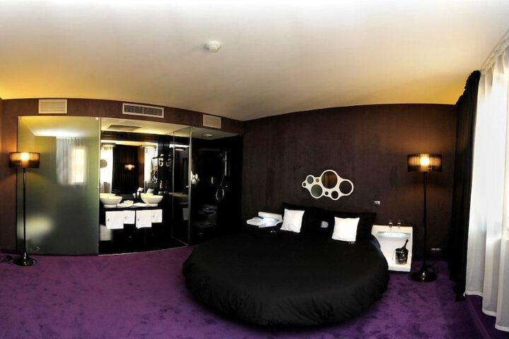 Room 14 of 49