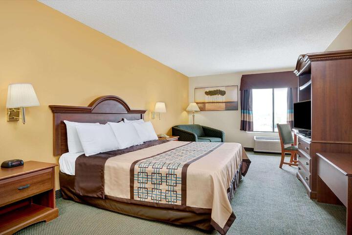 1 King Bed (8 of 9)