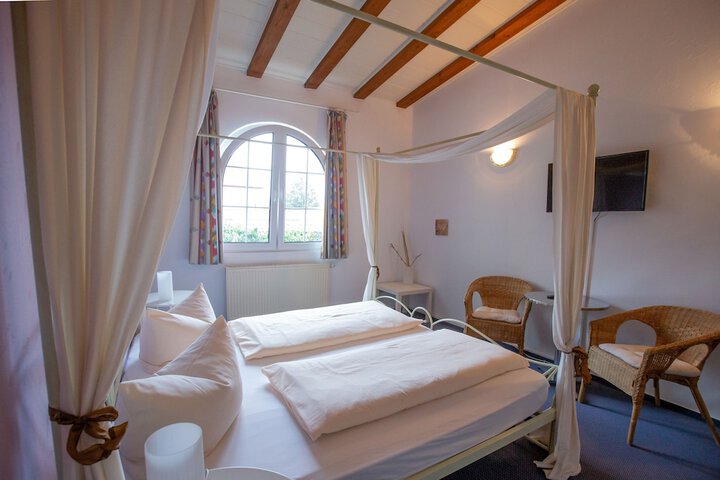 Room 5 of 23