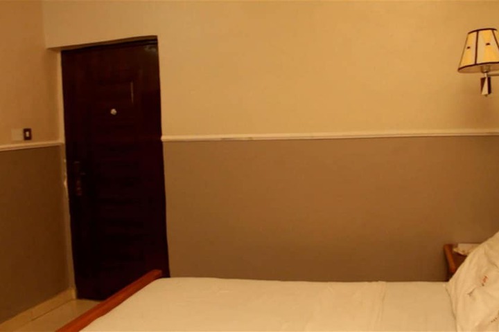 Room 4 of 20