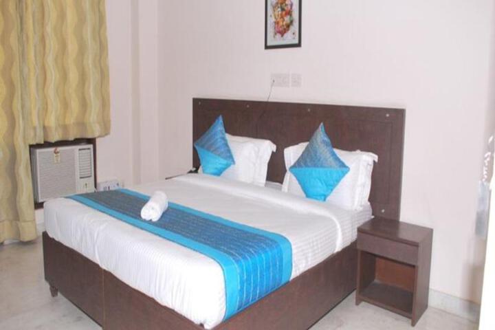 Room 2 of 5